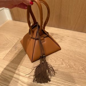 Pyramid bag